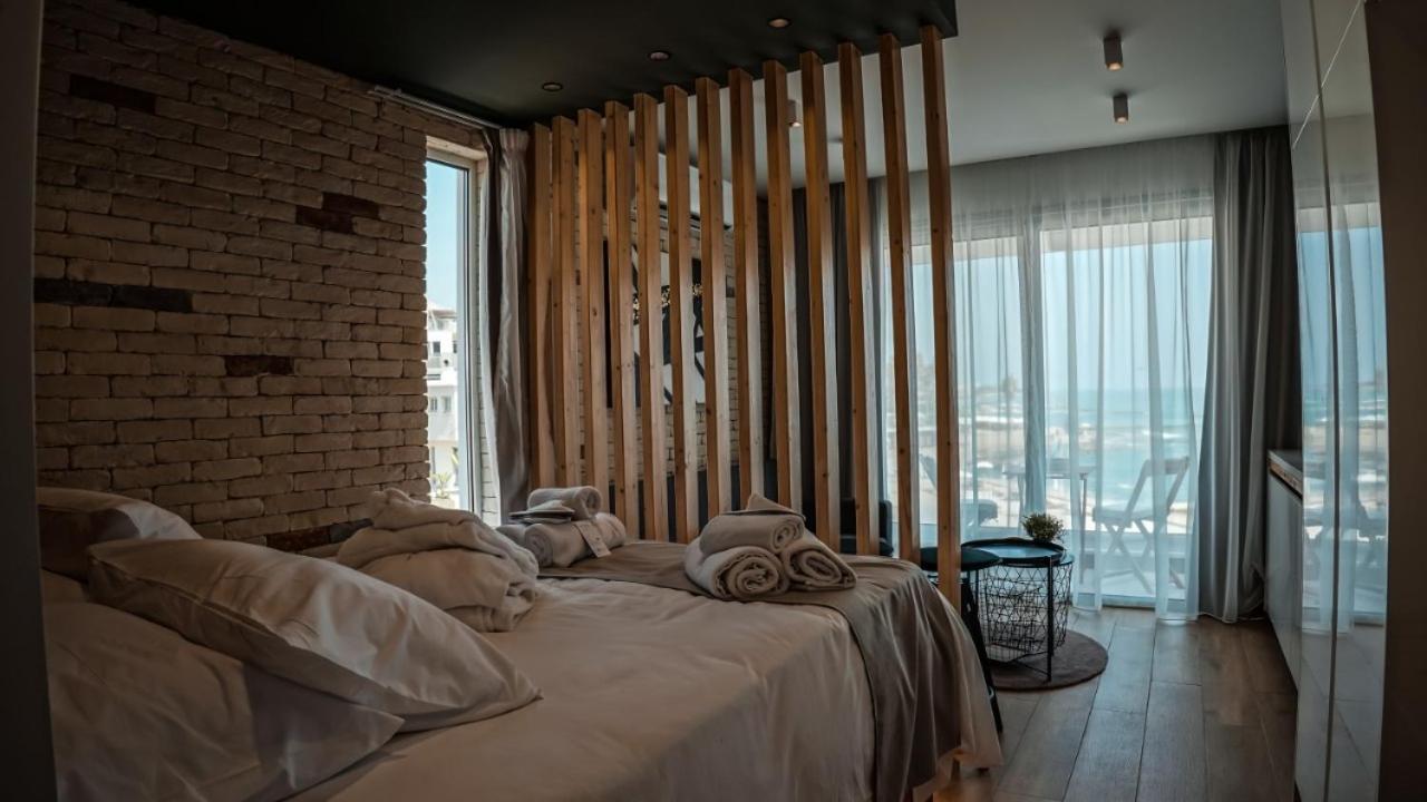 Cosea Living: Seaside Deluxe Suite In Harbour 107B Paphos Ngoại thất bức ảnh