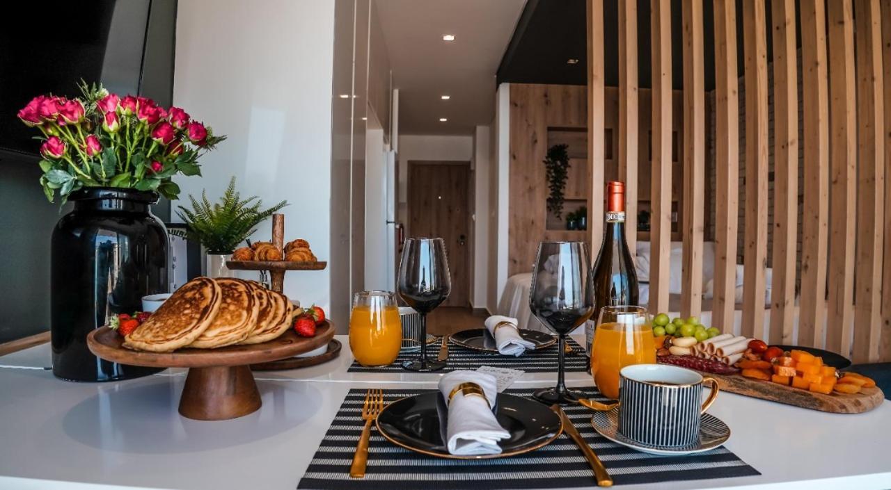 Cosea Living: Seaside Deluxe Suite In Harbour 107B Paphos Ngoại thất bức ảnh