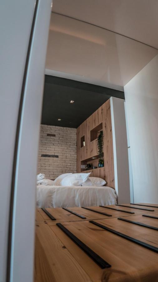 Cosea Living: Seaside Deluxe Suite In Harbour 107B Paphos Ngoại thất bức ảnh